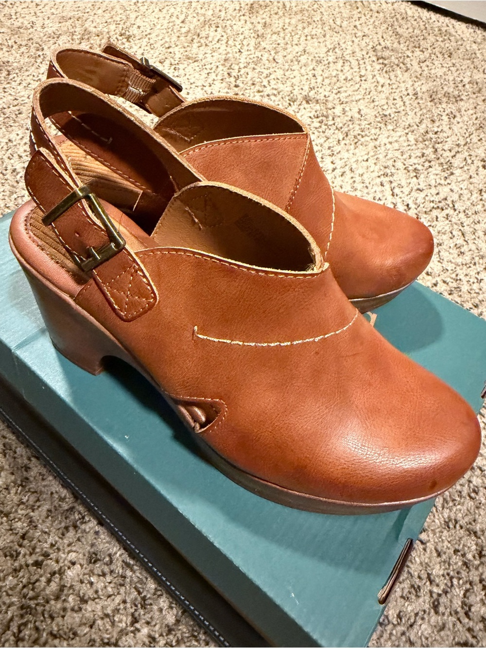 B.O.C Women's Tan Leather Slingback Heeled Clogs EUC! size 9